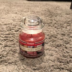 Yankee Candle Home Sweet Home 3.7 oz jar candle